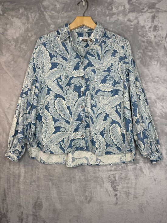 Anthropologie Tops - Pilcro Sigourney Anthropologie Shirt XS Blue White Paisley Corduroy Button Down